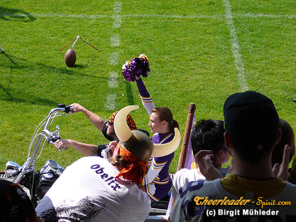 ../Images/2008charitybowlX 034.jpg